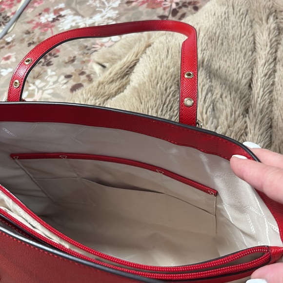 Michael Kors Voyager Saffiano Leather Tote Bag
Style# 30H1GV6T4T
NWT
Flame - Picture 7 of 10